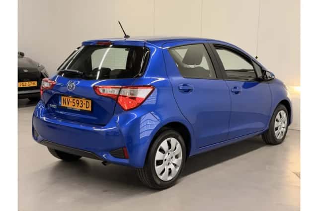 Toyota Yaris (2017) thumbnail 2