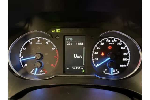Toyota Yaris (2017) thumbnail 4