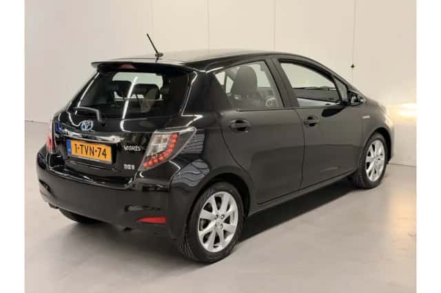 Toyota Yaris (2014) thumbnail 2