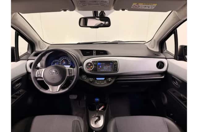 Toyota Yaris (2014) thumbnail 3