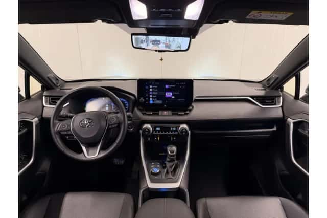 Toyota RAV4 (2024) thumbnail 3
