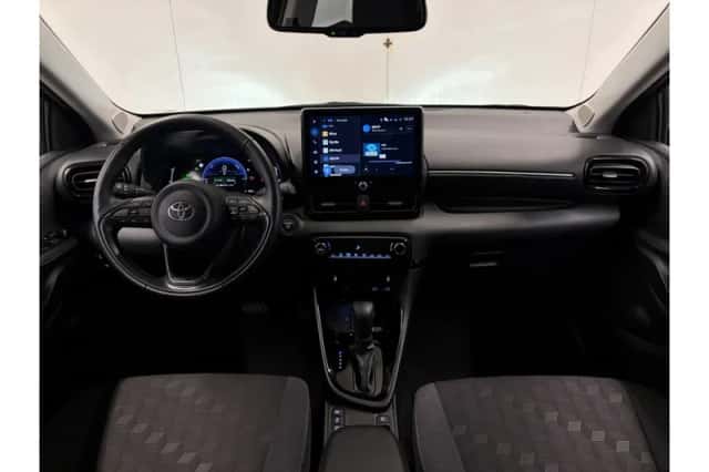 Toyota Yaris (2025) thumbnail 3