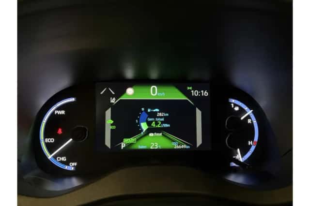 Toyota Yaris Cross (2024) thumbnail 4