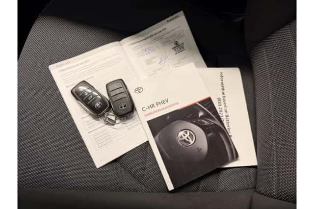 Toyota C-HR (2025) thumbnail 5