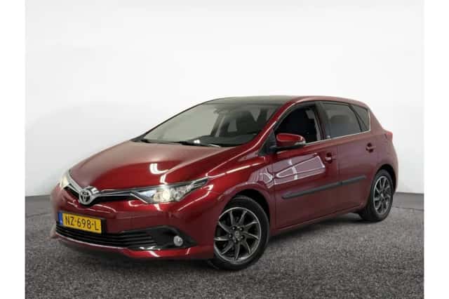 Toyota Auris (2017) thumbnail 1