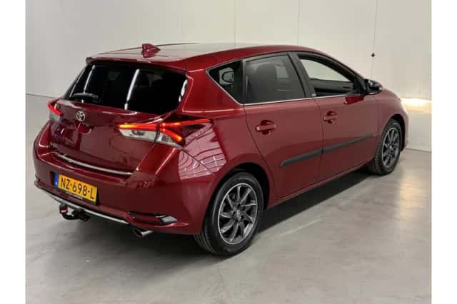 Toyota Auris (2017) thumbnail 2