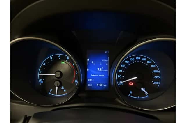 Toyota Auris (2017) thumbnail 4