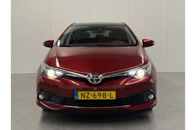Toyota Auris (2017) thumbnail 6