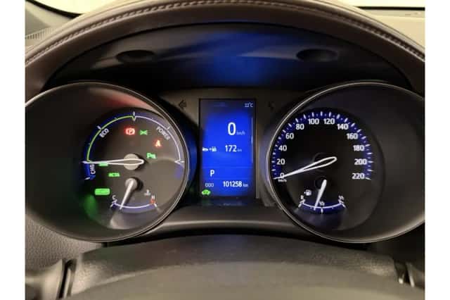 Toyota C-HR (2018) thumbnail 4