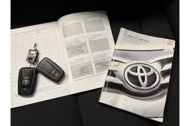 Toyota C-HR (2019) thumbnail 5