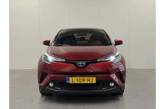 Toyota C-HR (2019) thumbnail 6