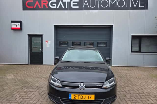 Volkswagen Jetta (2014) thumbnail 2