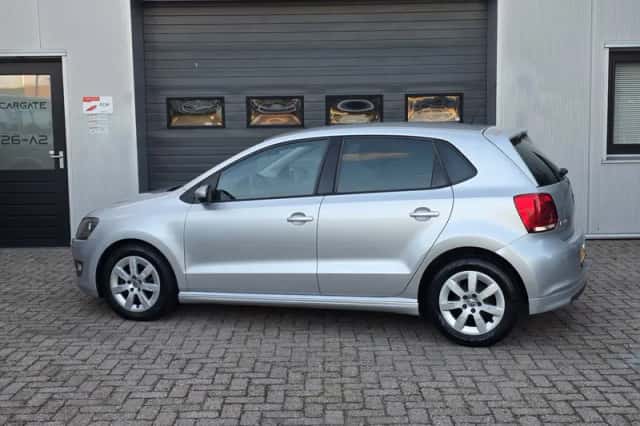 Volkswagen Polo (2011) thumbnail 5