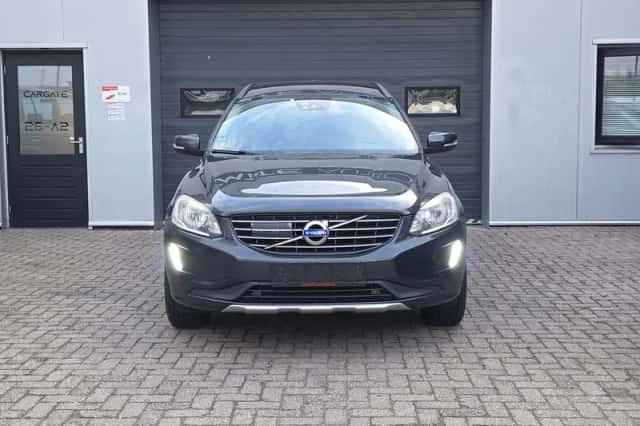 Volvo XC60 (2015) thumbnail 5