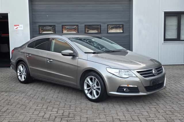 Volkswagen Passat (2011) thumbnail 1