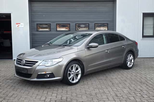 Volkswagen Passat (2011) thumbnail 4