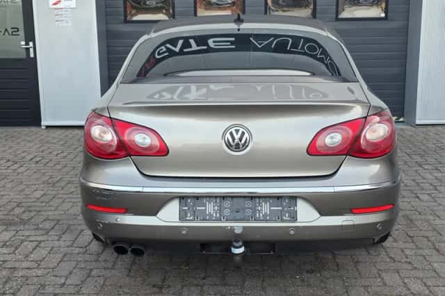 Volkswagen Passat (2011) thumbnail 6