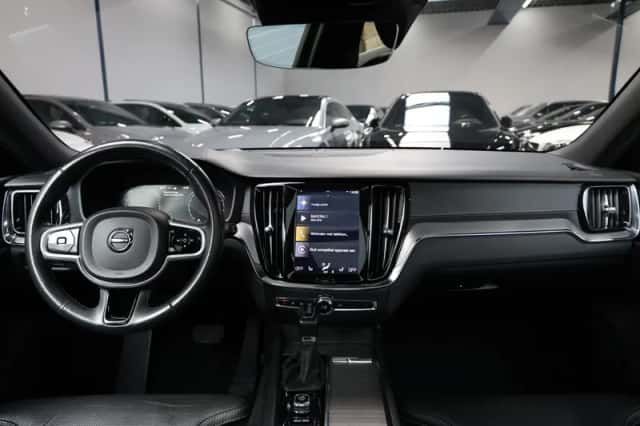 Volvo V60 (2018) thumbnail 2