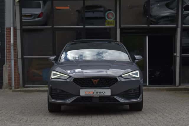 CUPRA Leon (2022) thumbnail 2