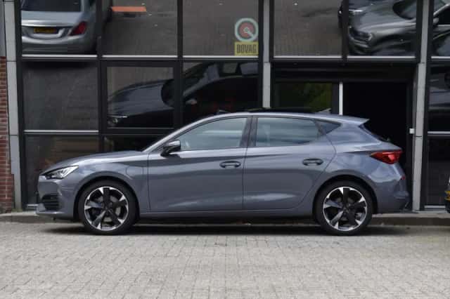 CUPRA Leon (2022) thumbnail 4