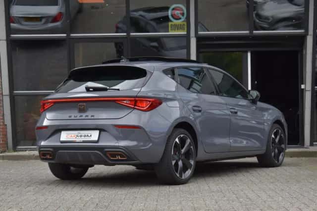 CUPRA Leon (2022) thumbnail 5