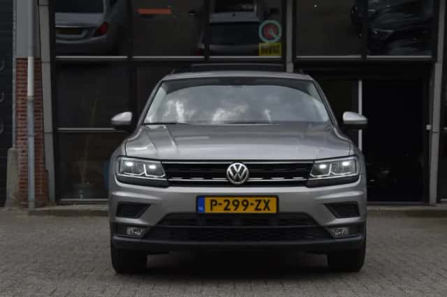 Volkswagen Tiguan (2018) thumbnail 2