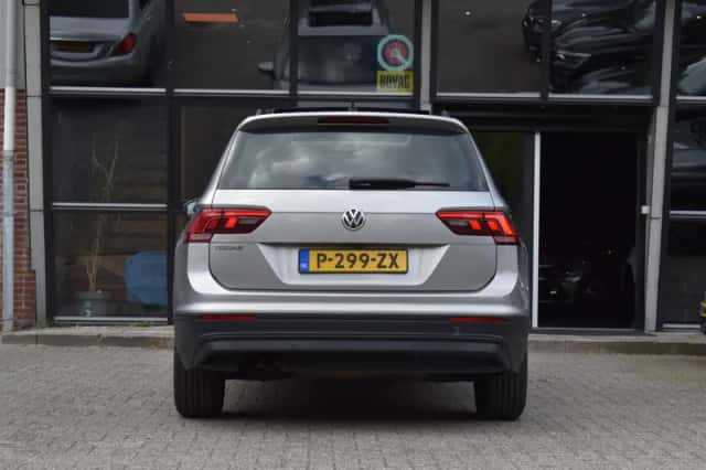 Volkswagen Tiguan (2018) thumbnail 6