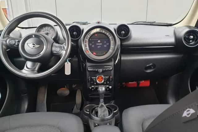 MINI Countryman (2016) thumbnail 3