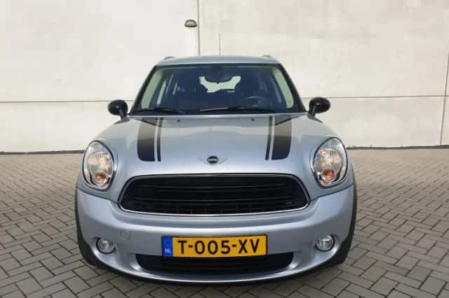 MINI Countryman (2016) thumbnail 6