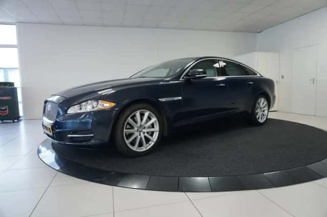 Jaguar XJ (2011) thumbnail 1