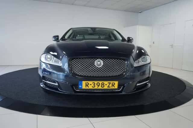Jaguar XJ (2011) thumbnail 3