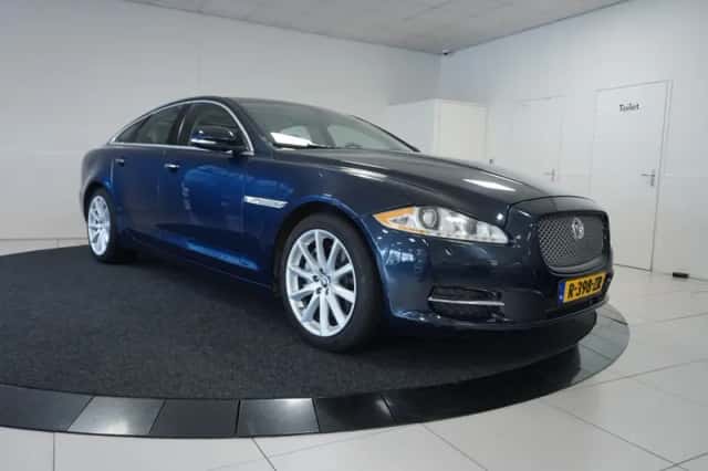 Jaguar XJ (2011) thumbnail 4