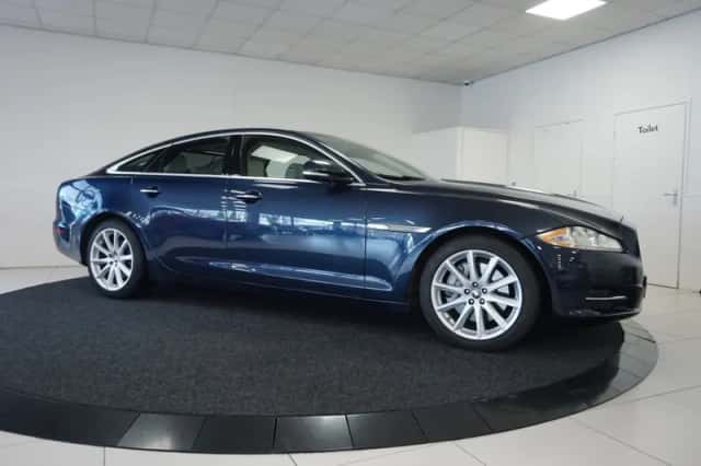 Jaguar XJ (2011) thumbnail 5