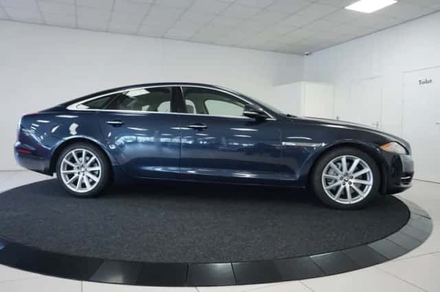 Jaguar XJ (2011) thumbnail 6