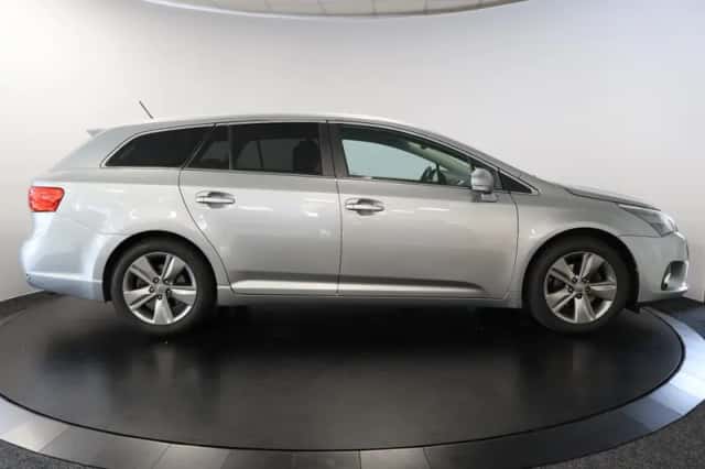 Toyota Avensis (2014) thumbnail 4