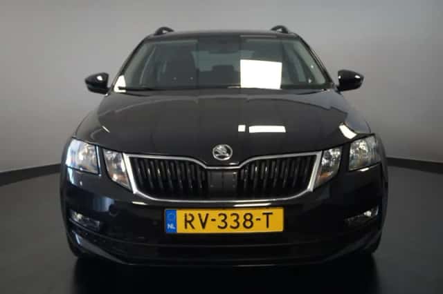 Škoda Octavia (2017) thumbnail 2