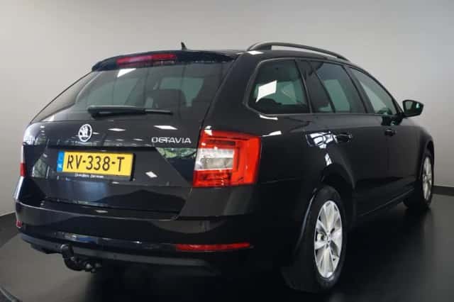 Škoda Octavia (2017) thumbnail 6
