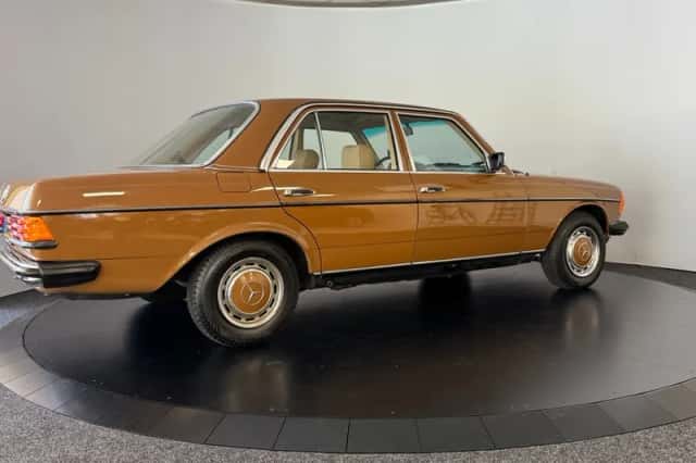 Mercedes-Benz 240 (1980) thumbnail 6