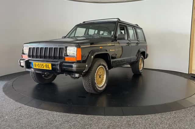 Jeep Cherokee (1992) thumbnail 1