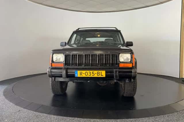 Jeep Cherokee (1992) thumbnail 2