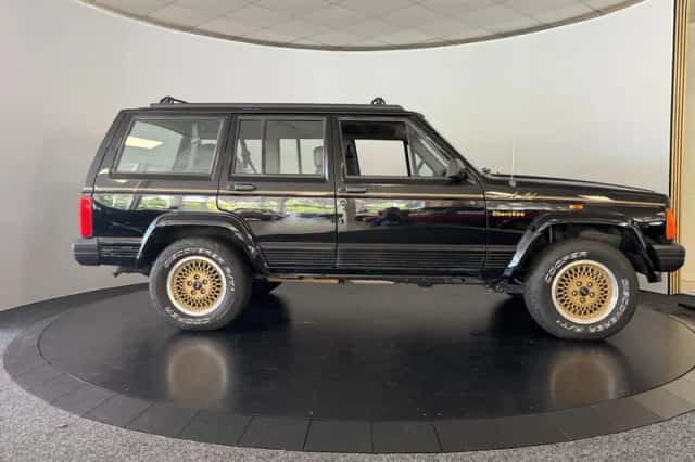 Jeep Cherokee (1992) thumbnail 5