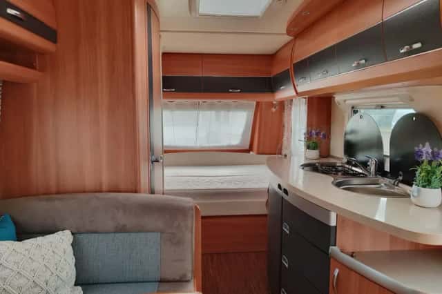 Hobby De Luxe (2013) thumbnail 2