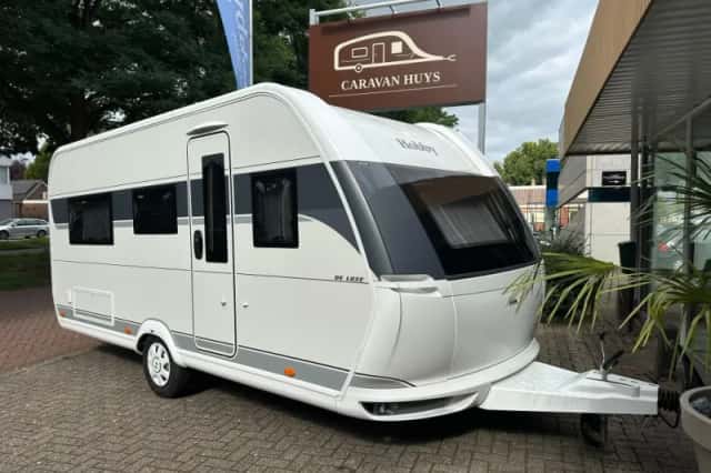 Hobby De Luxe (2026) thumbnail 6