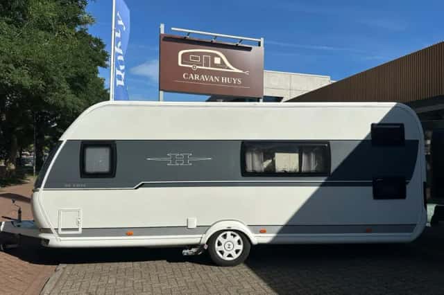 Hobby De Luxe (2018) thumbnail 3