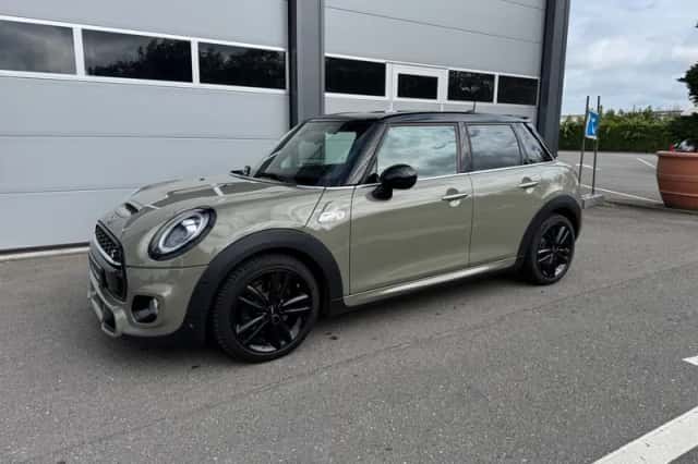 MINI Cooper S (2018) thumbnail 1