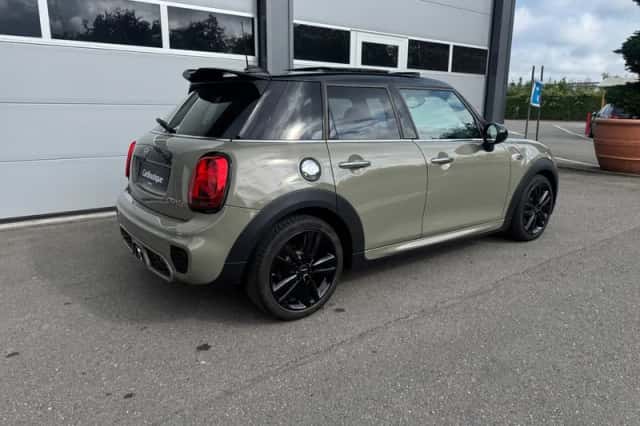 MINI Cooper S (2018) thumbnail 2