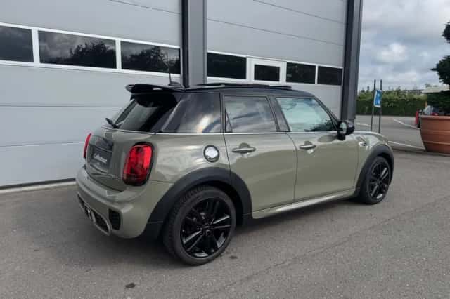 MINI Cooper S (2018) thumbnail 3