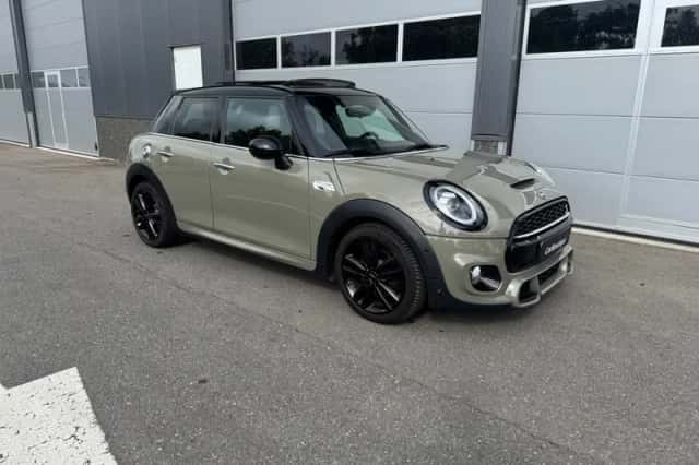MINI Cooper S (2018) thumbnail 4