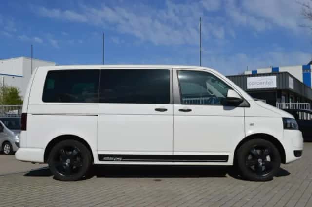 Volkswagen Multivan (2011) thumbnail 2