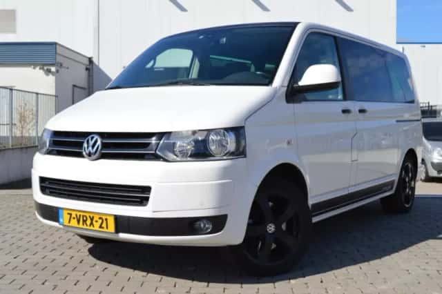Volkswagen Multivan (2011) thumbnail 3